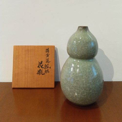 清水卯一　萌黄瓷瓢形花瓶　15,000円　20241109